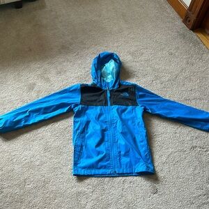 Barely worn rain jacket in great condition from North face